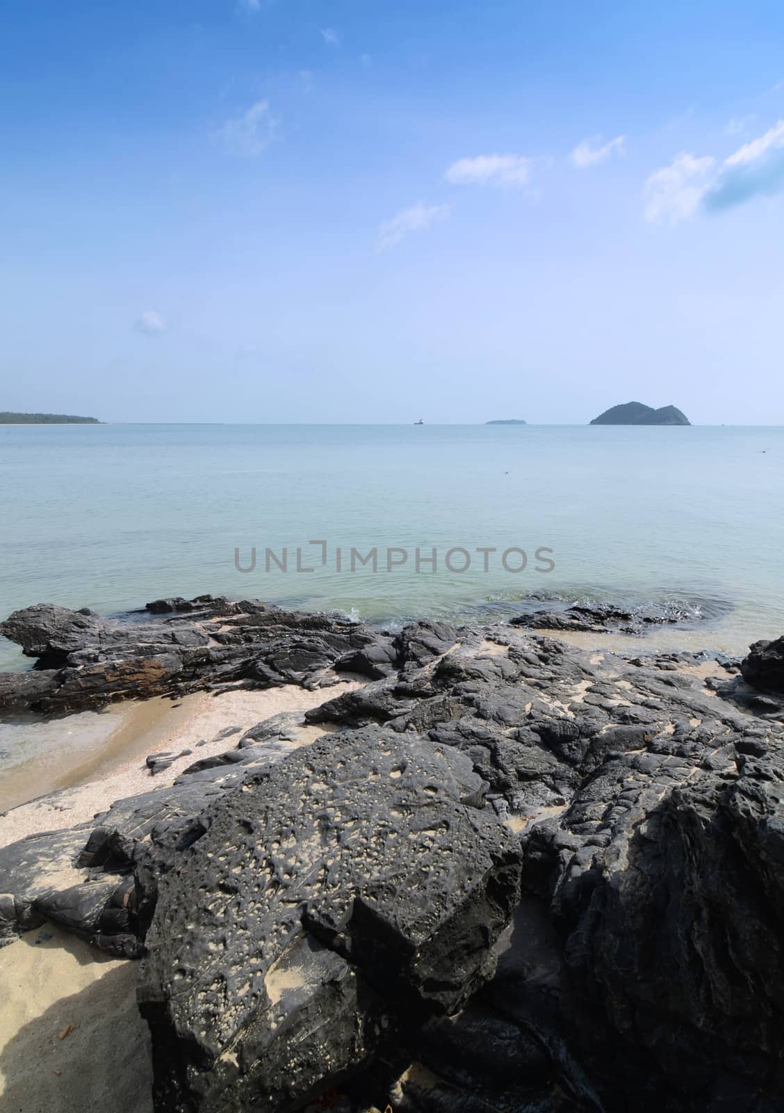 Beautiful landscape of Samila beach by siraanamwong