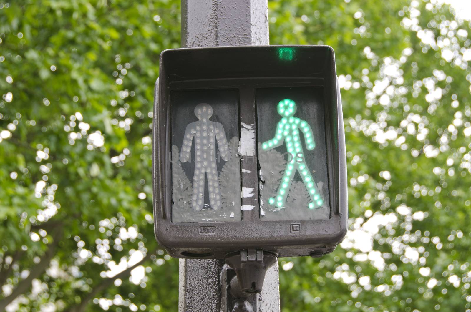 green traffic light signal sign in city street