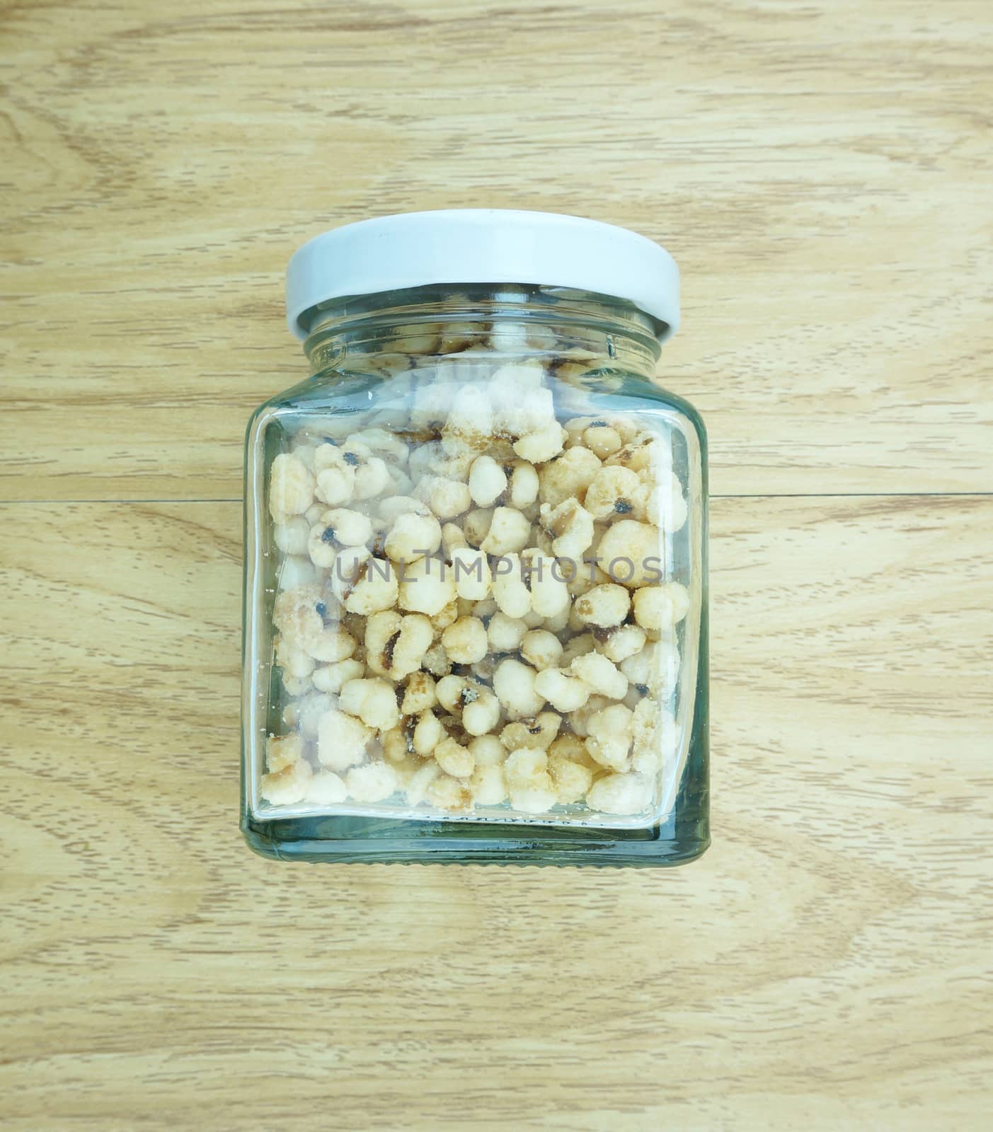 Pearl barley baked until crisp, mix sugar, salt, butter, then baked again. When completed, it will be delicious.                                 