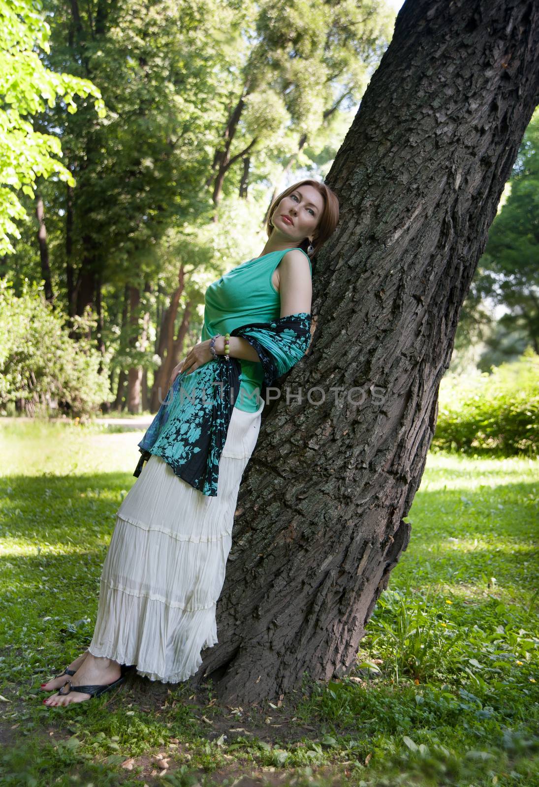 middle-aged woman walks in the Park in the summer of the tree