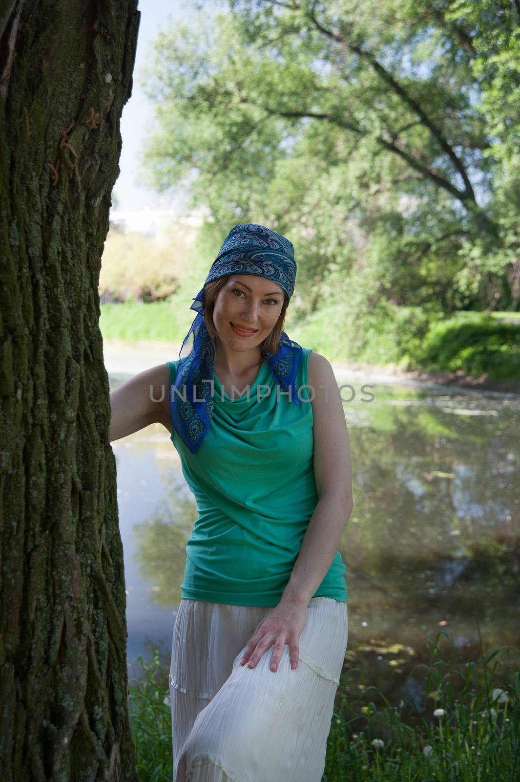 middle-aged woman walks in the Park in the summer of the tree