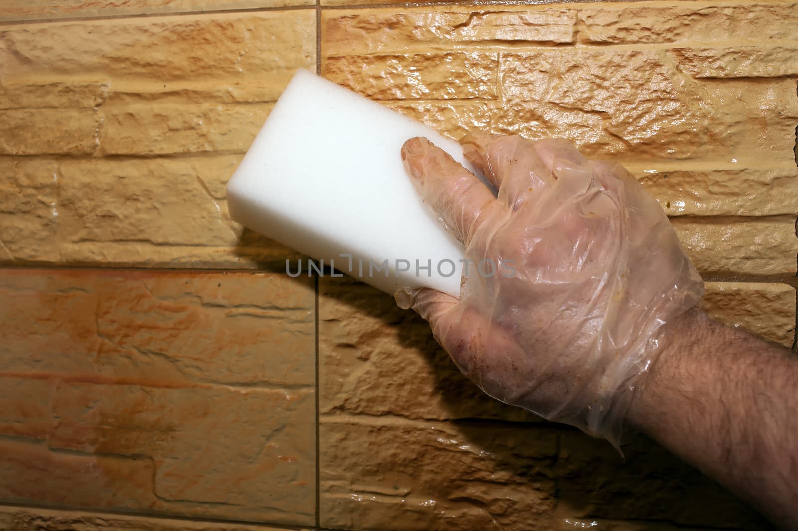 Wash finishing embossed tiles yellow after putty joints for repair