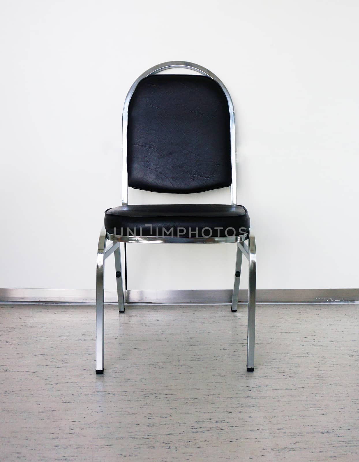 Chair the meeting. Made of steel Seat padded with foam and covered with black leather.                               