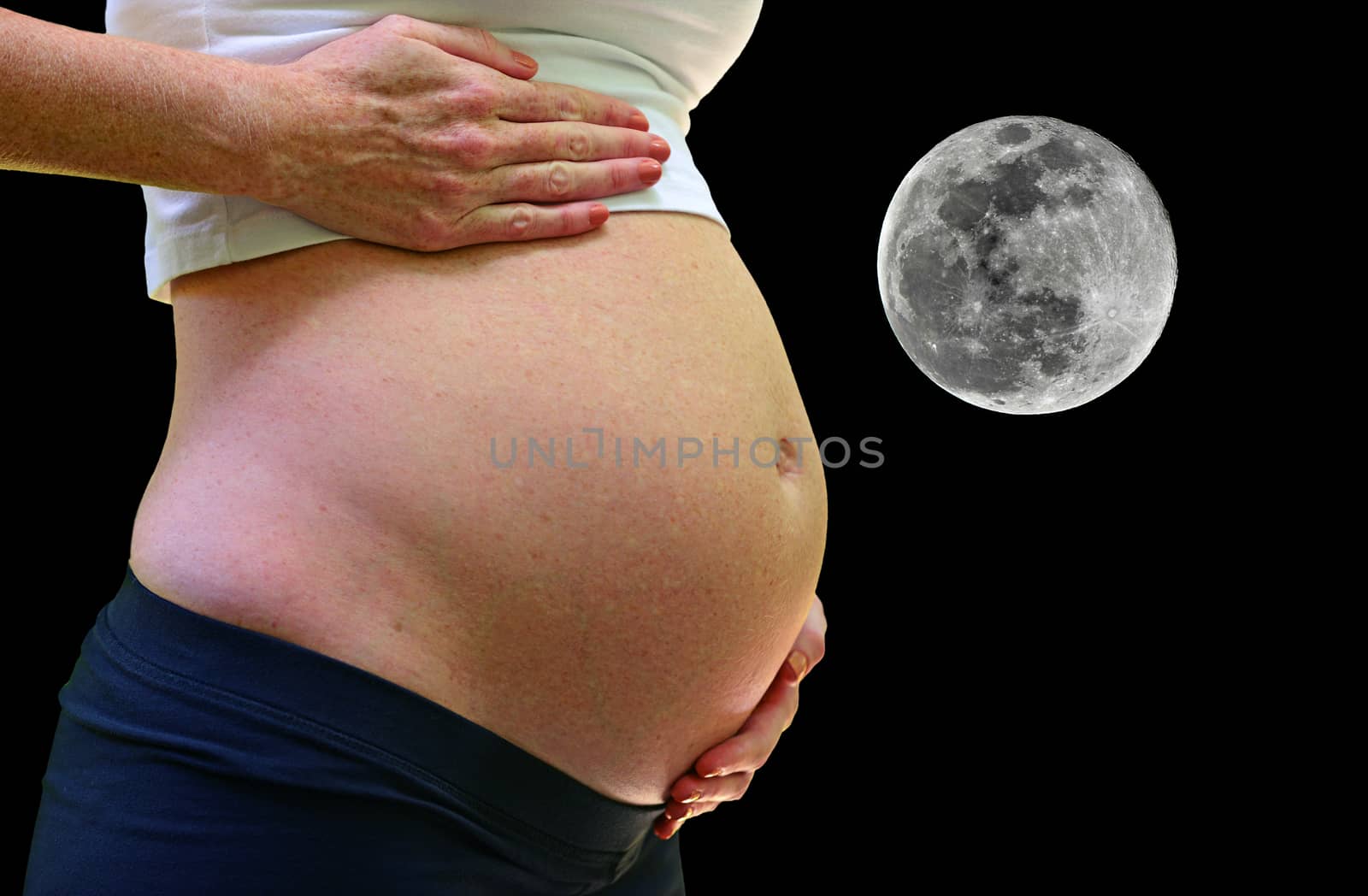 pregnany woman going into labor during full moon