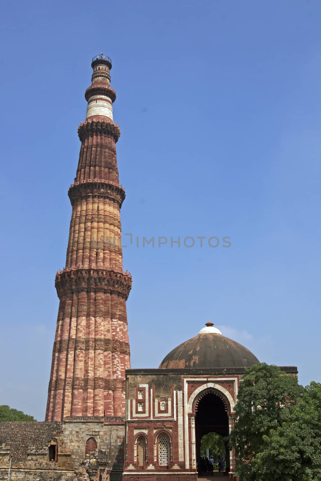 Qutb Minar. Ancient islamic mosque and victory tower. Delhi, India