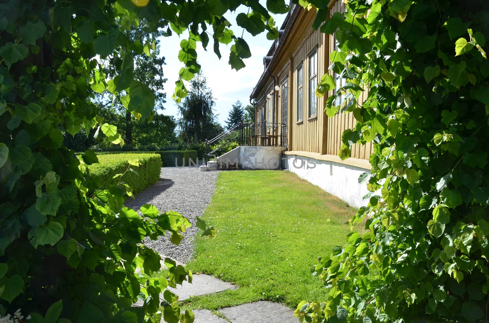 The University Botanical Garden at Tøyen in Oslo is Norway's oldest botanical garden, established in 1814. It is administrated by the University of Oslo. The University of Oslo's oldest building, the Tøyen Manor which was given as a gift in 1812, is located in the garden. The garden originally covered 75,000 square metres, but has since doubled in size. The collection includes roughly 35,000 plants of about 7500 unique species.
