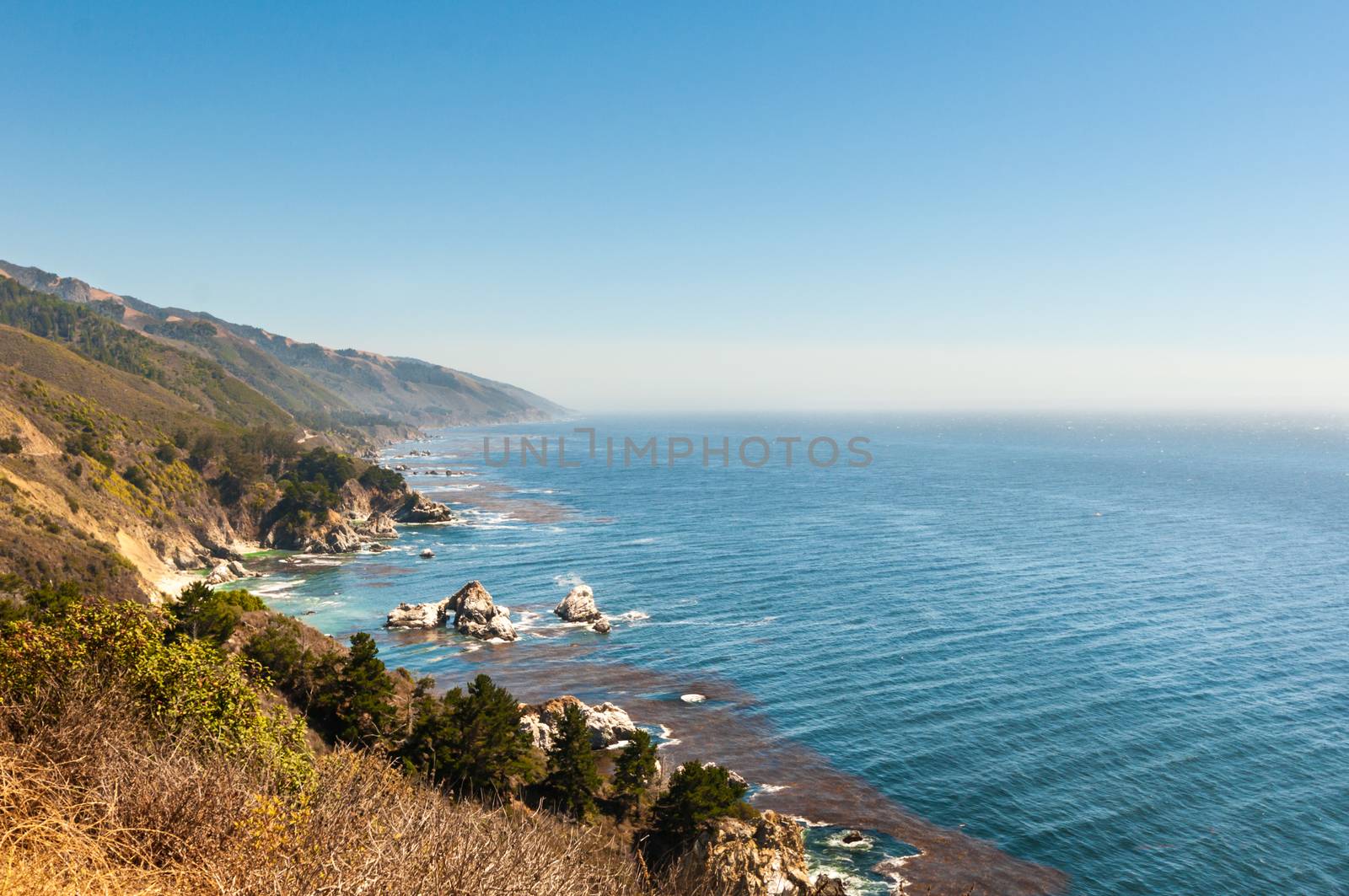 Highway 1 coastline by weltreisendertj