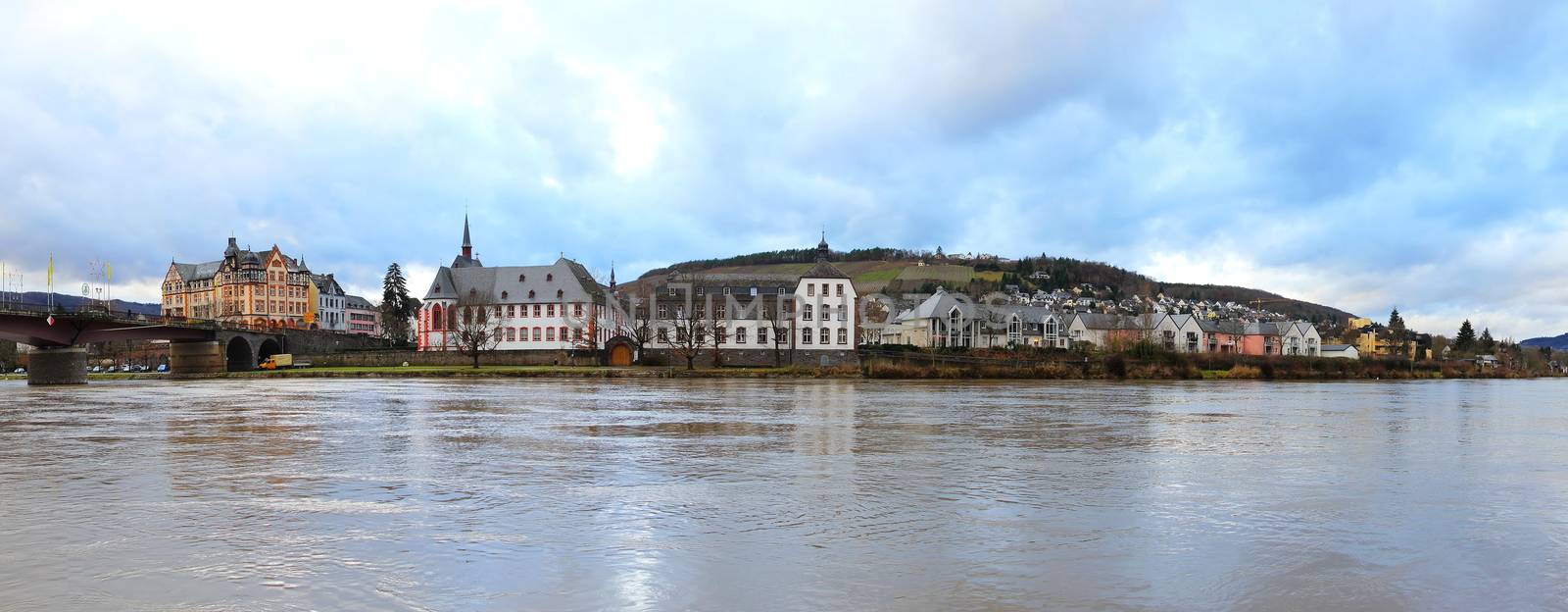 Bernkastel-Kues Panorama im Winter
