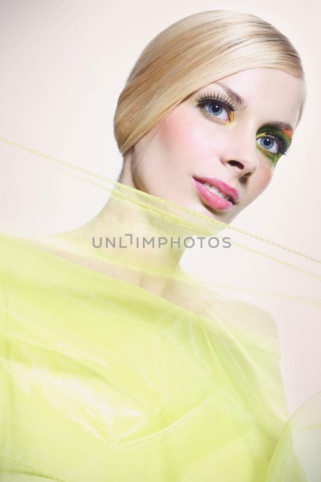 Beautiful woman in green by robert_przybysz