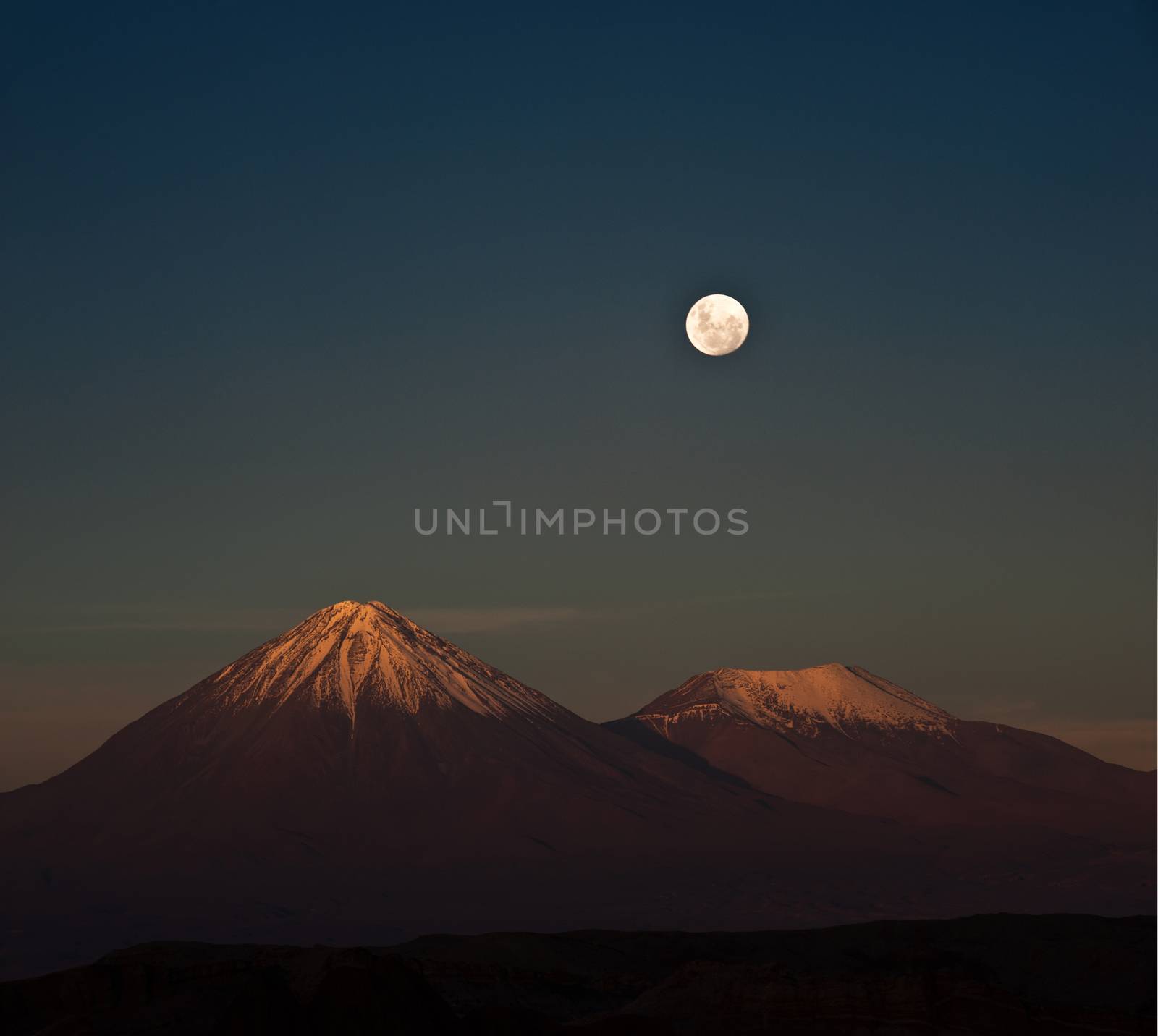 Full-moon in the Moon Valley. Atacama desert of Chile by xura