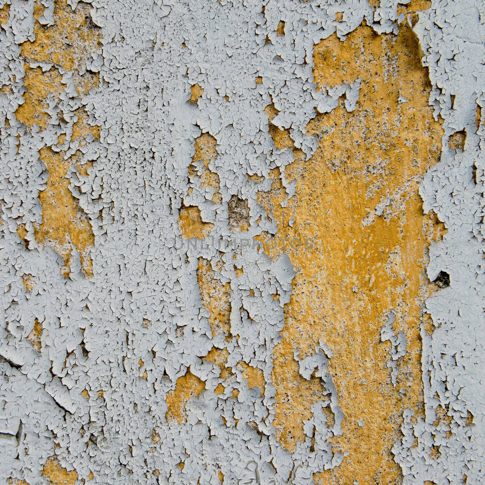 old cracked paint on the concrete wall 
