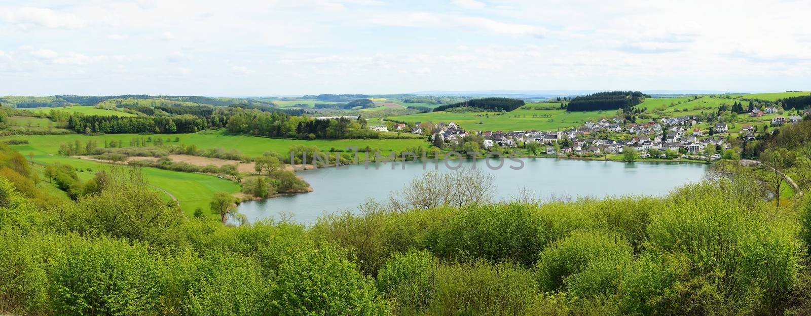 Schalkenmehrener Maar in der Vulkaneifel Panorama
