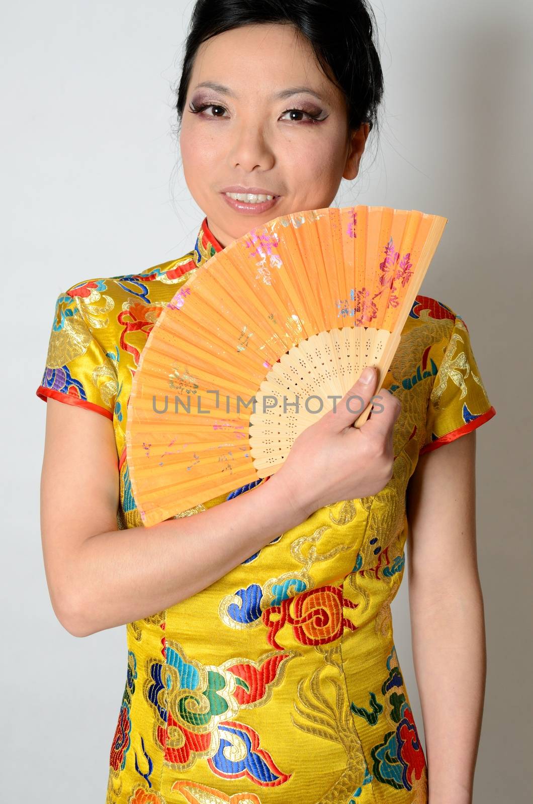 Chinese lady with fan by bartekchiny