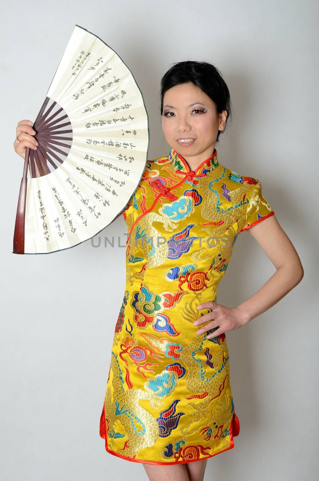 Chinese lady with fan by bartekchiny