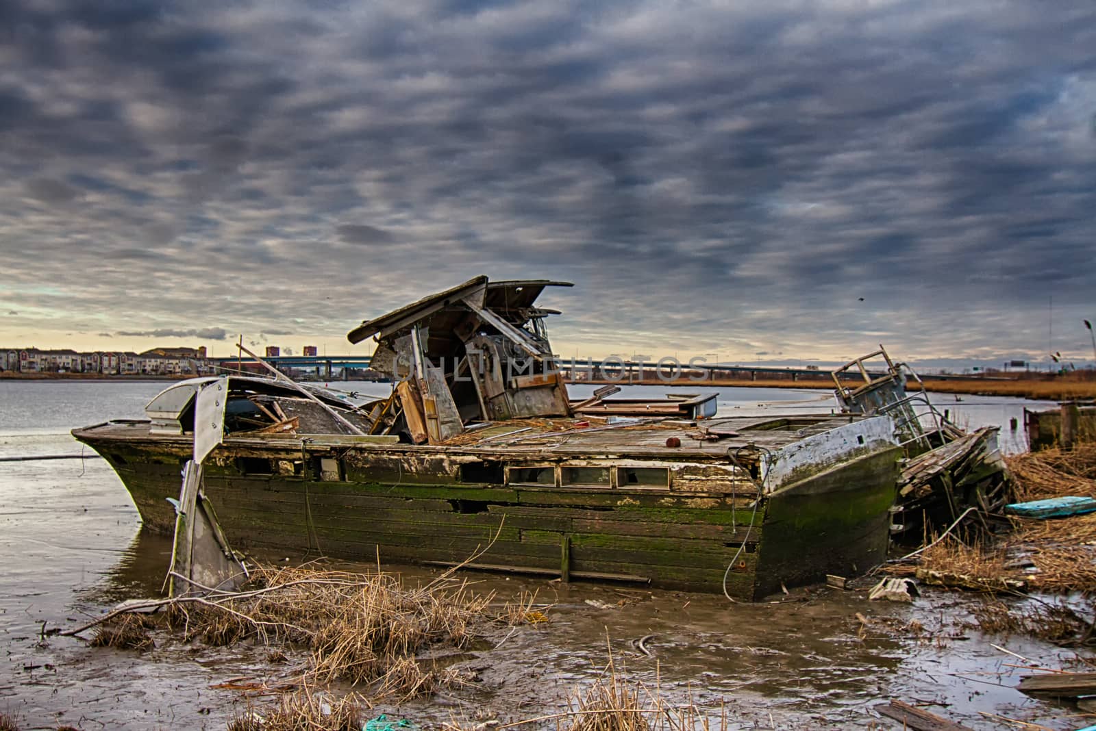 Abandoned boat by tedanddees
