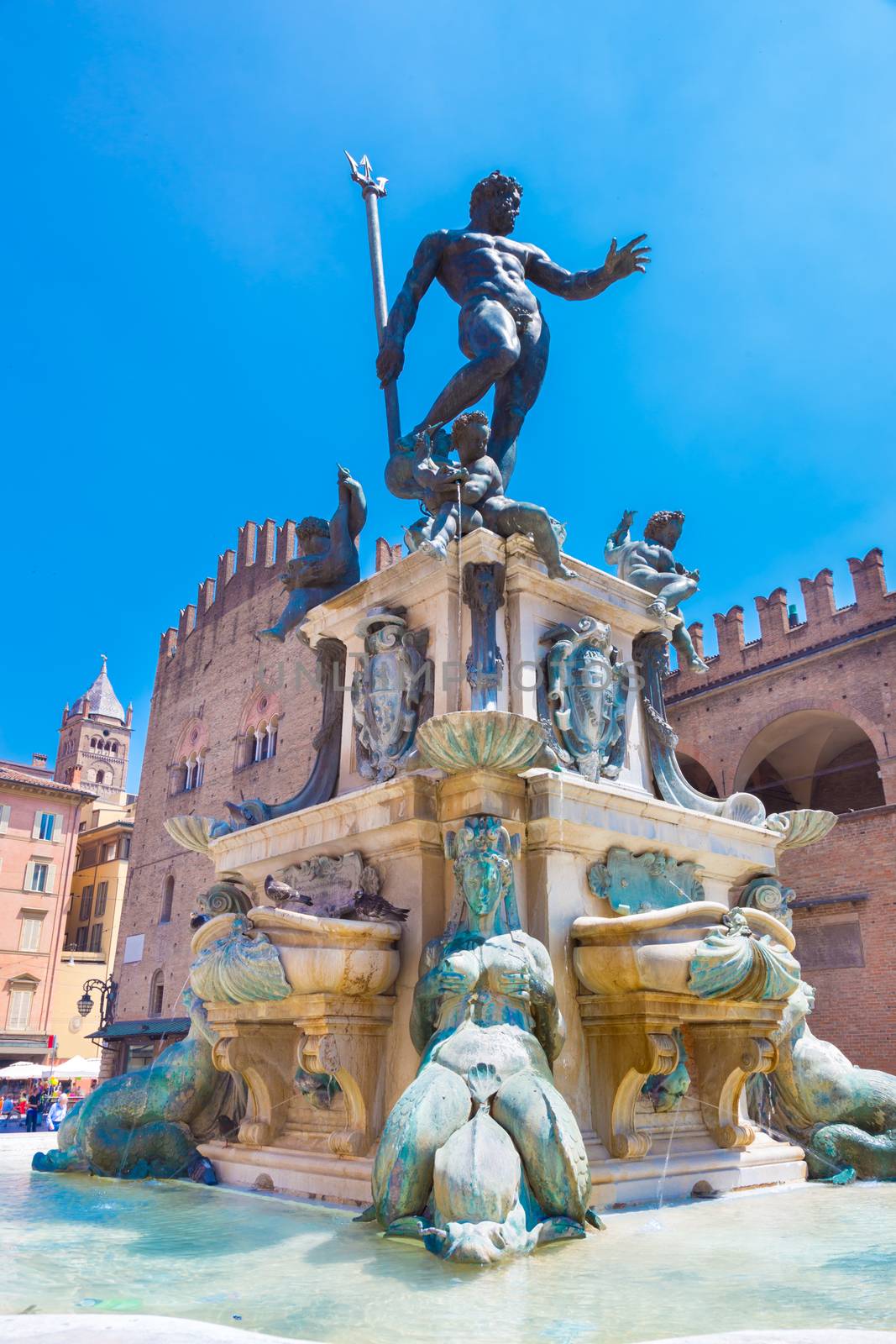 Fountain of Neptune, Bologna, Italy. by kasto