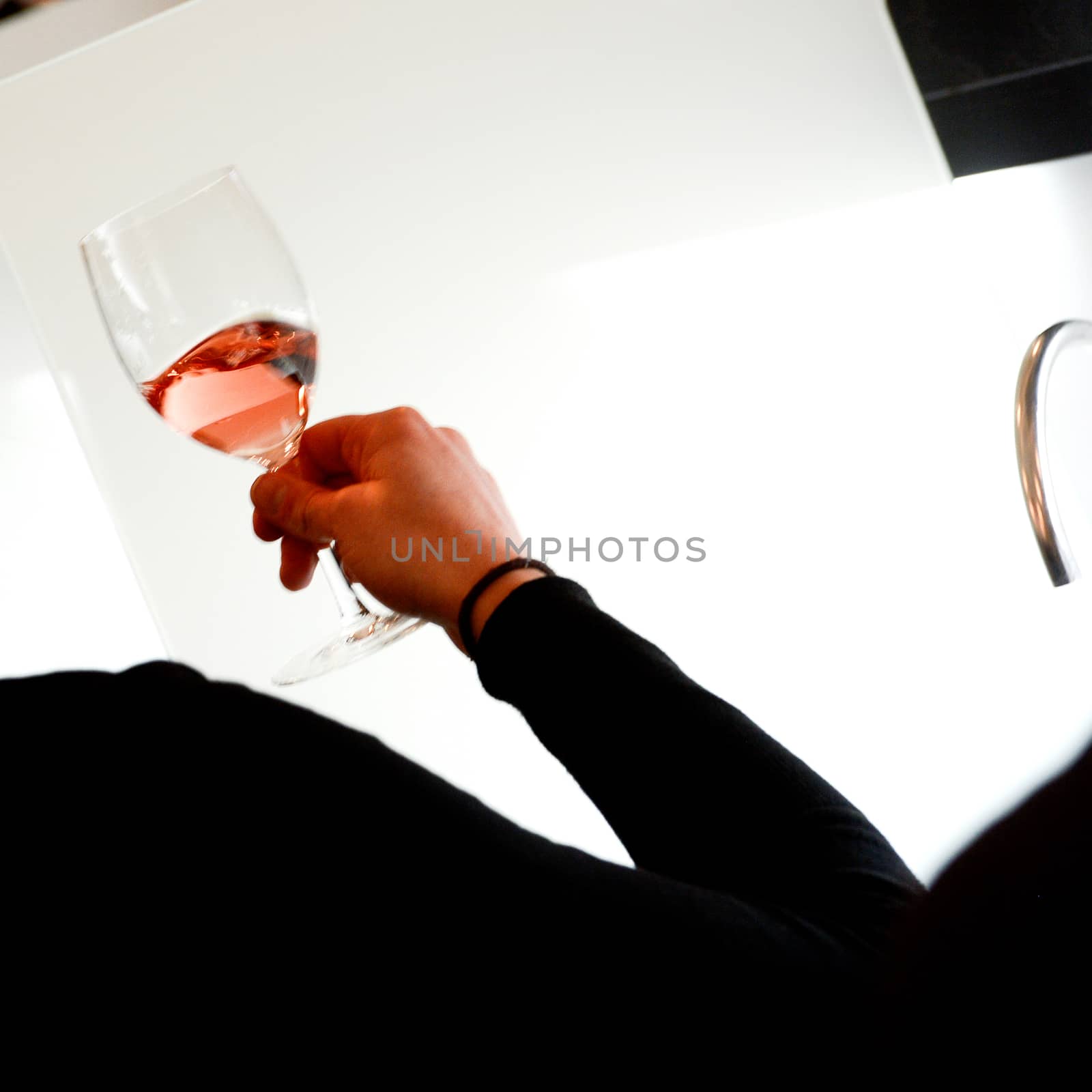 France-Aquitaine-Gironde-33-Beychac et Cailleau.Dégustation de vin à la Maison des Bordeaux et Bordeaux supèrieurs.Dégustation de vin rosé.