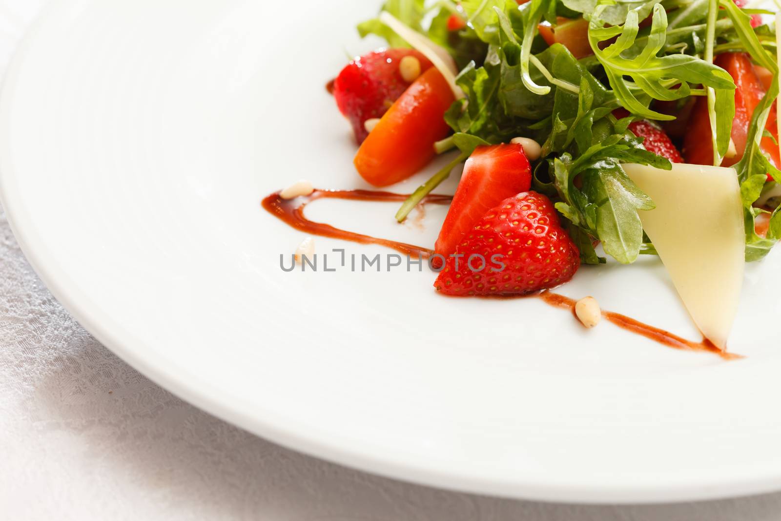 salad with strawberries by shebeko