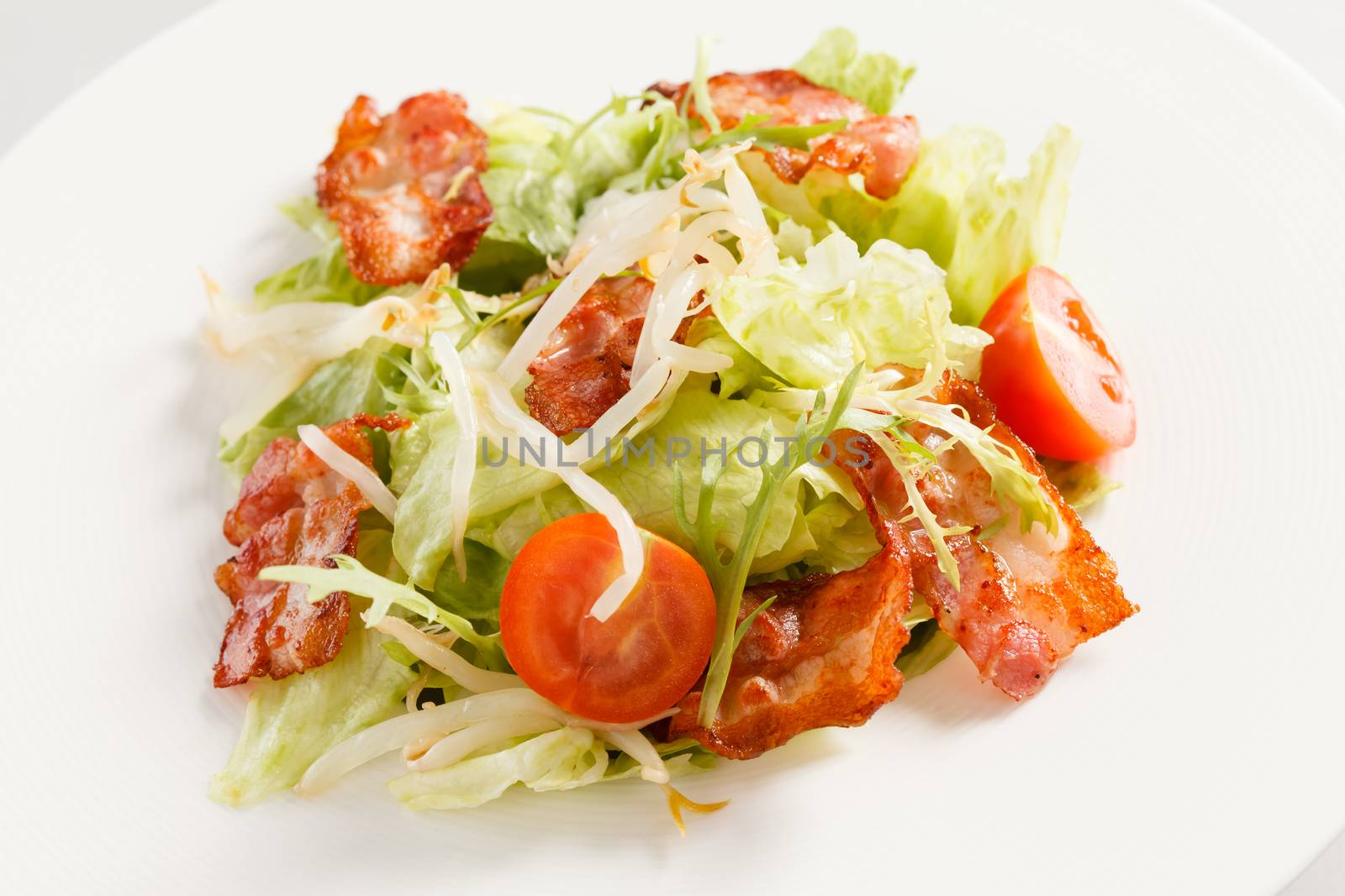 salad with bacon by shebeko
