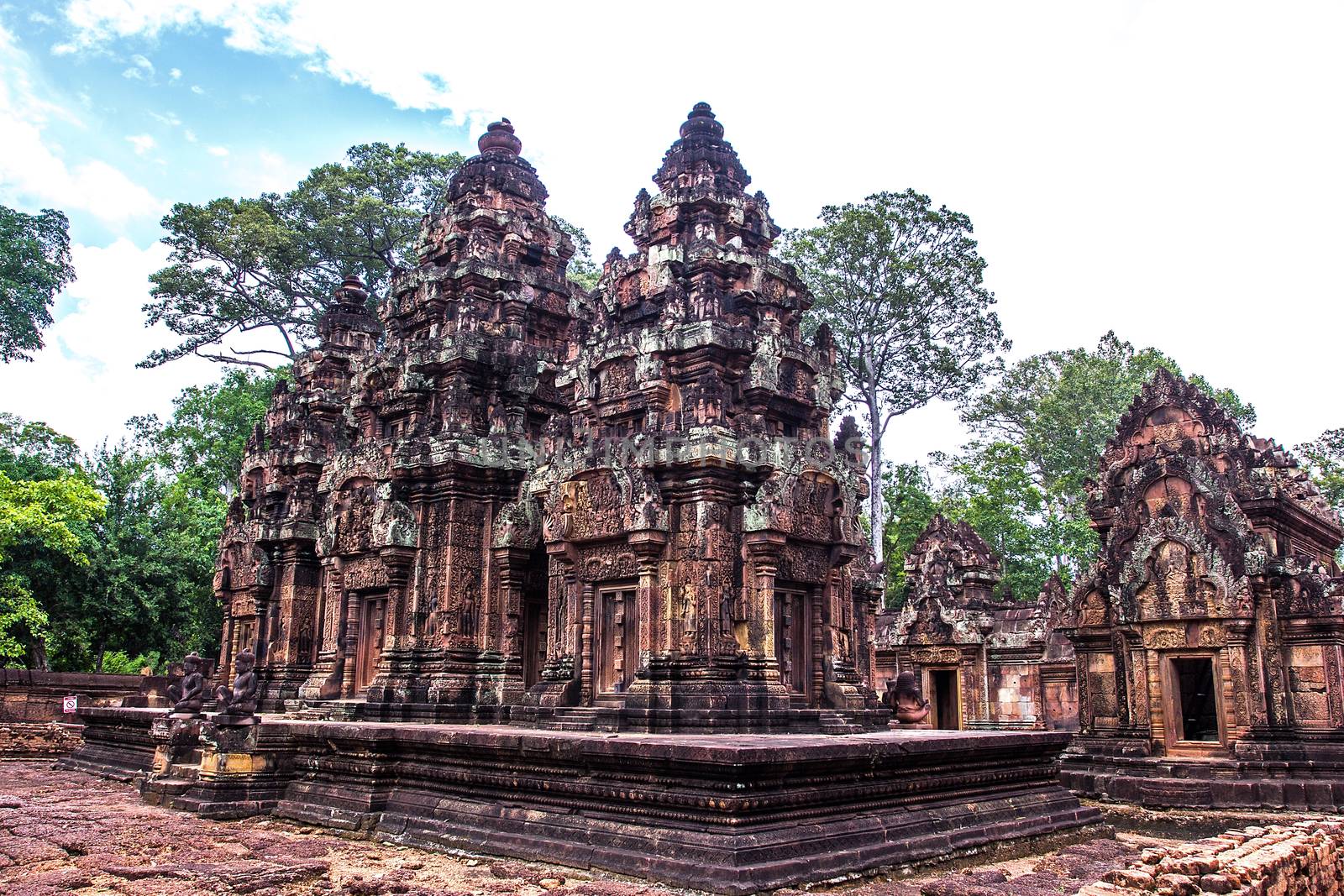 Banteay Srei - Angkor Wat Complex by kannapon