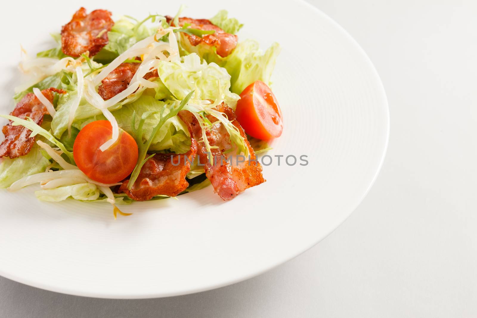 salad with bacon by shebeko