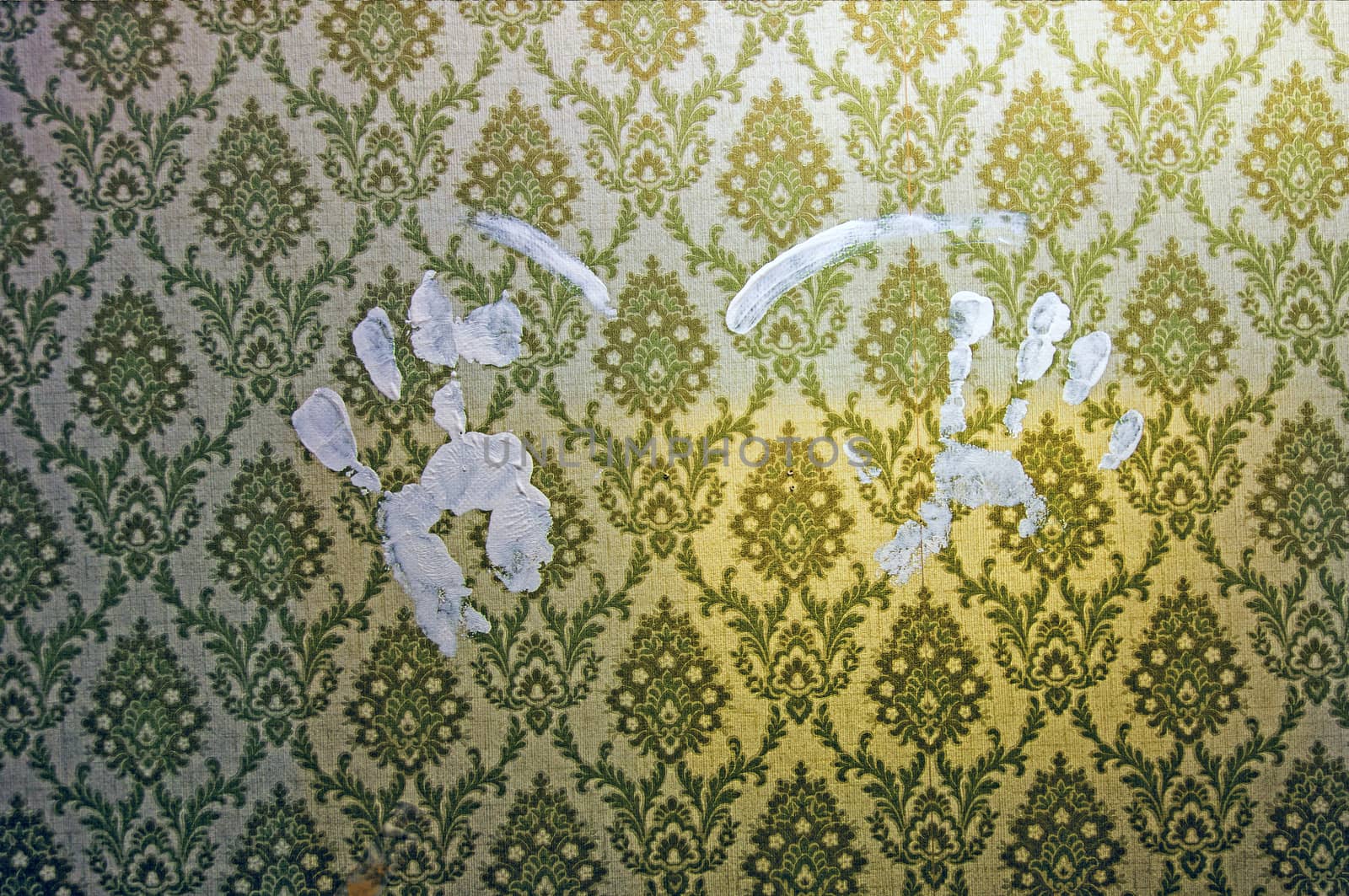 Green wallpaper hand print