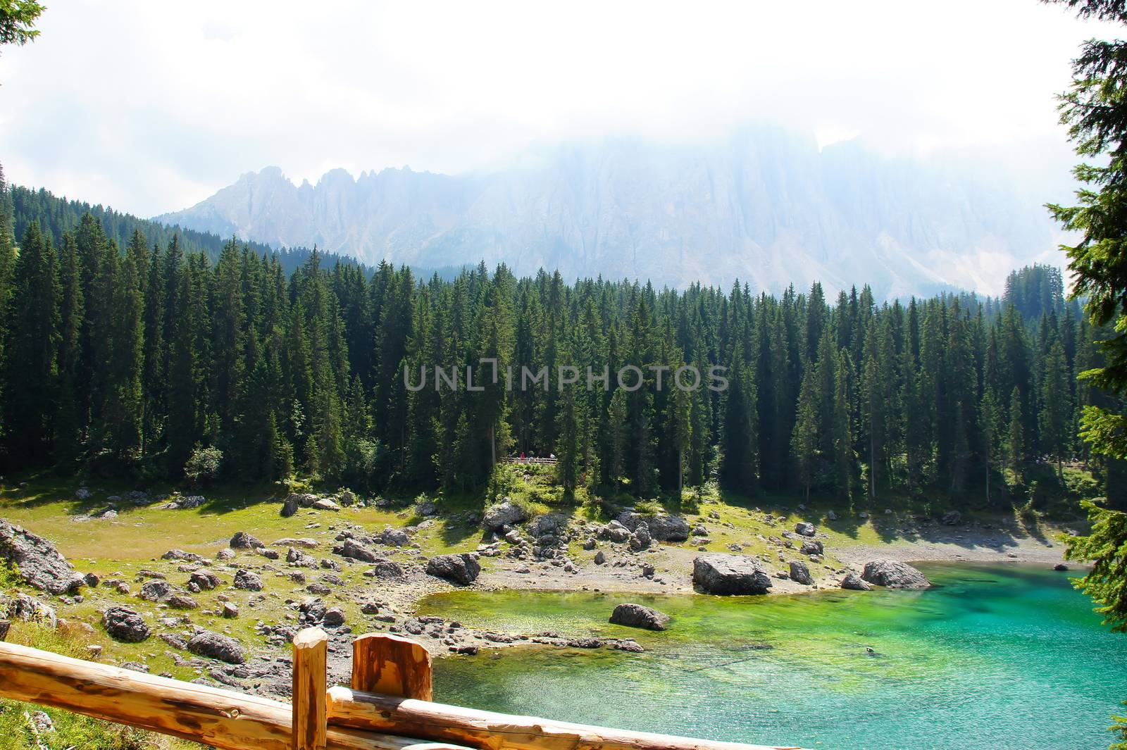 Karersee in den Dolomiten in Südtirol