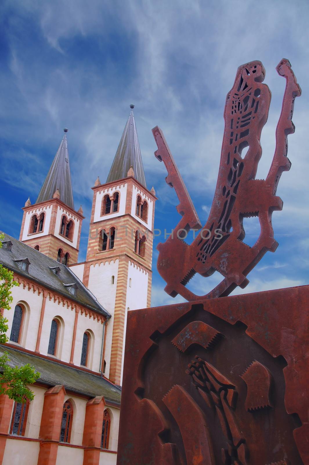 Würzburg Sankt Kiliansdom und Plastik