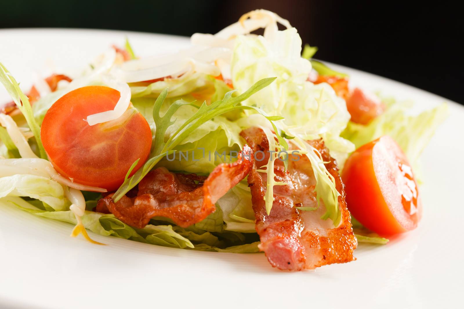 salad with bacon by shebeko