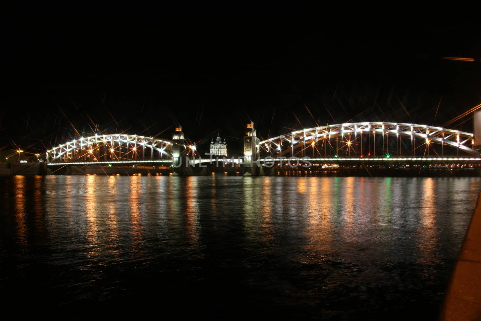 Movable bridge in the night Sankt-
Petersburg