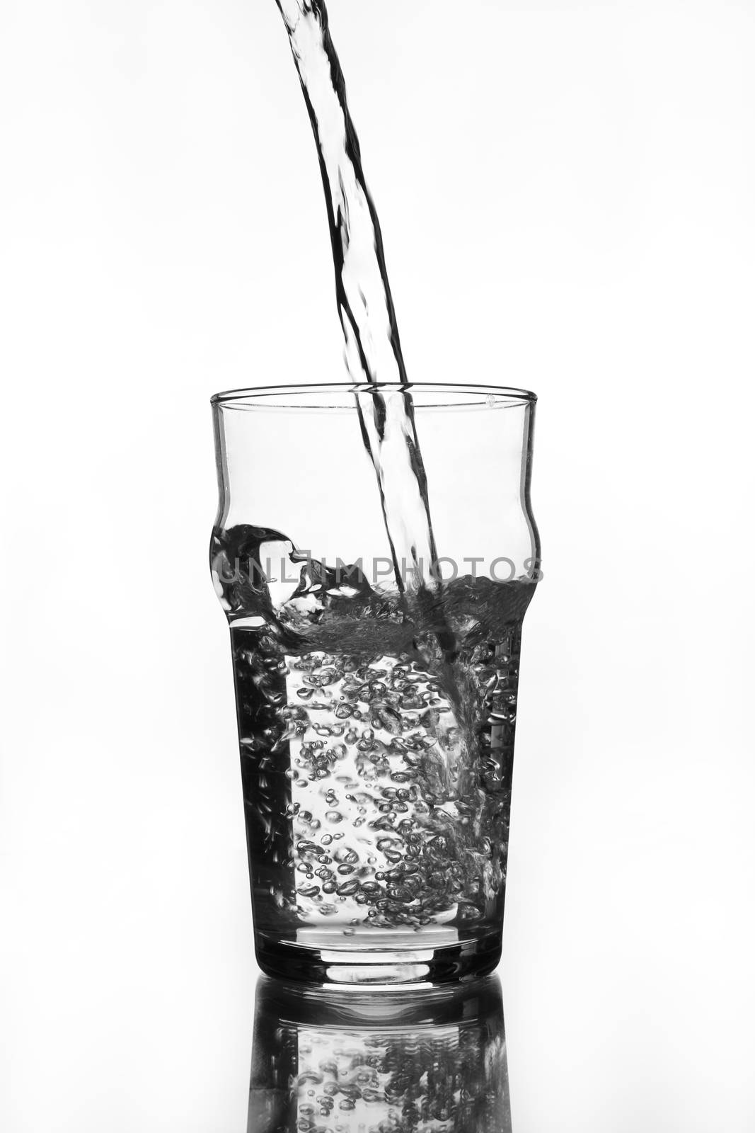 wine glass with water pouring (gray scale)