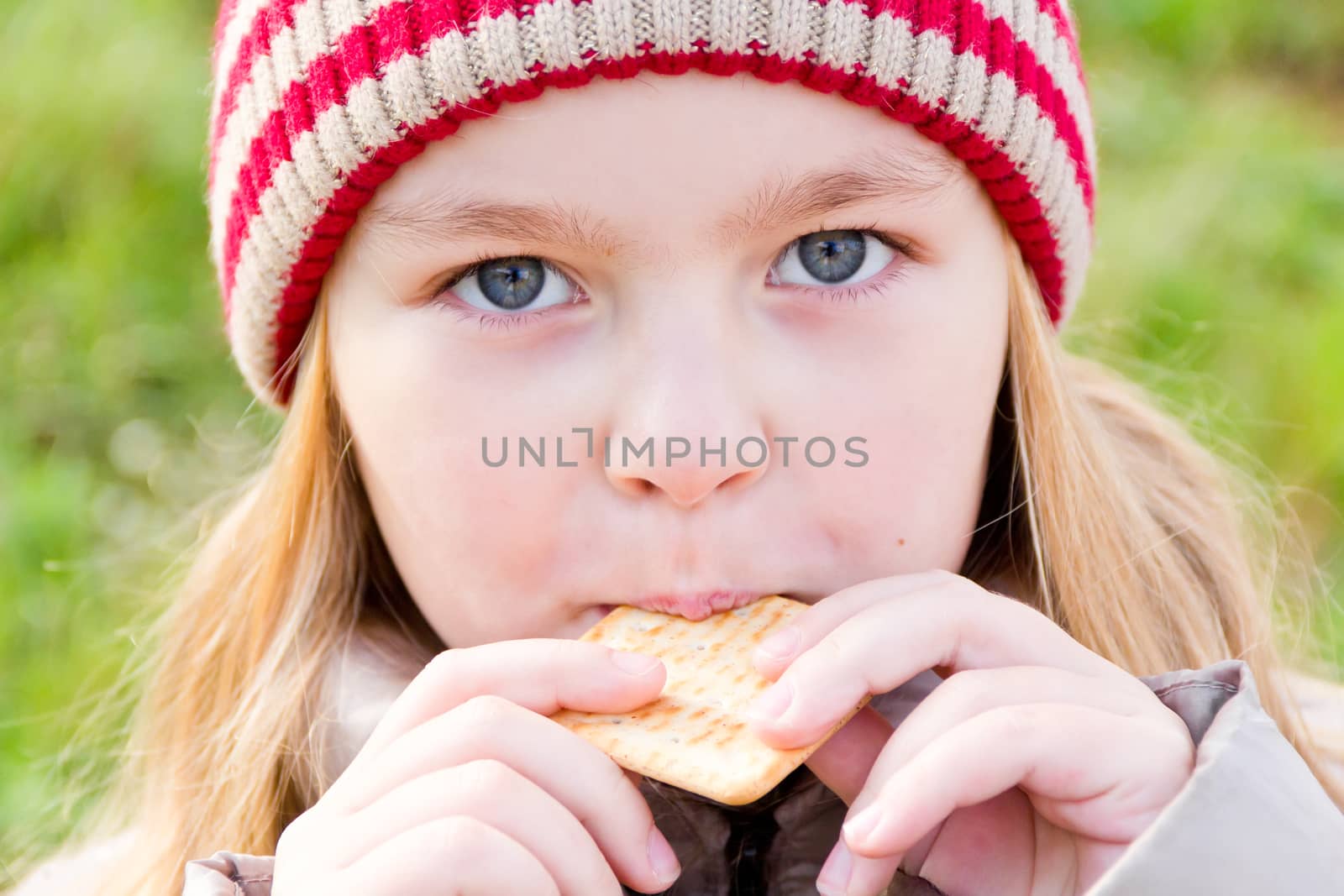 Autumn photo of beautiful girl in red hat