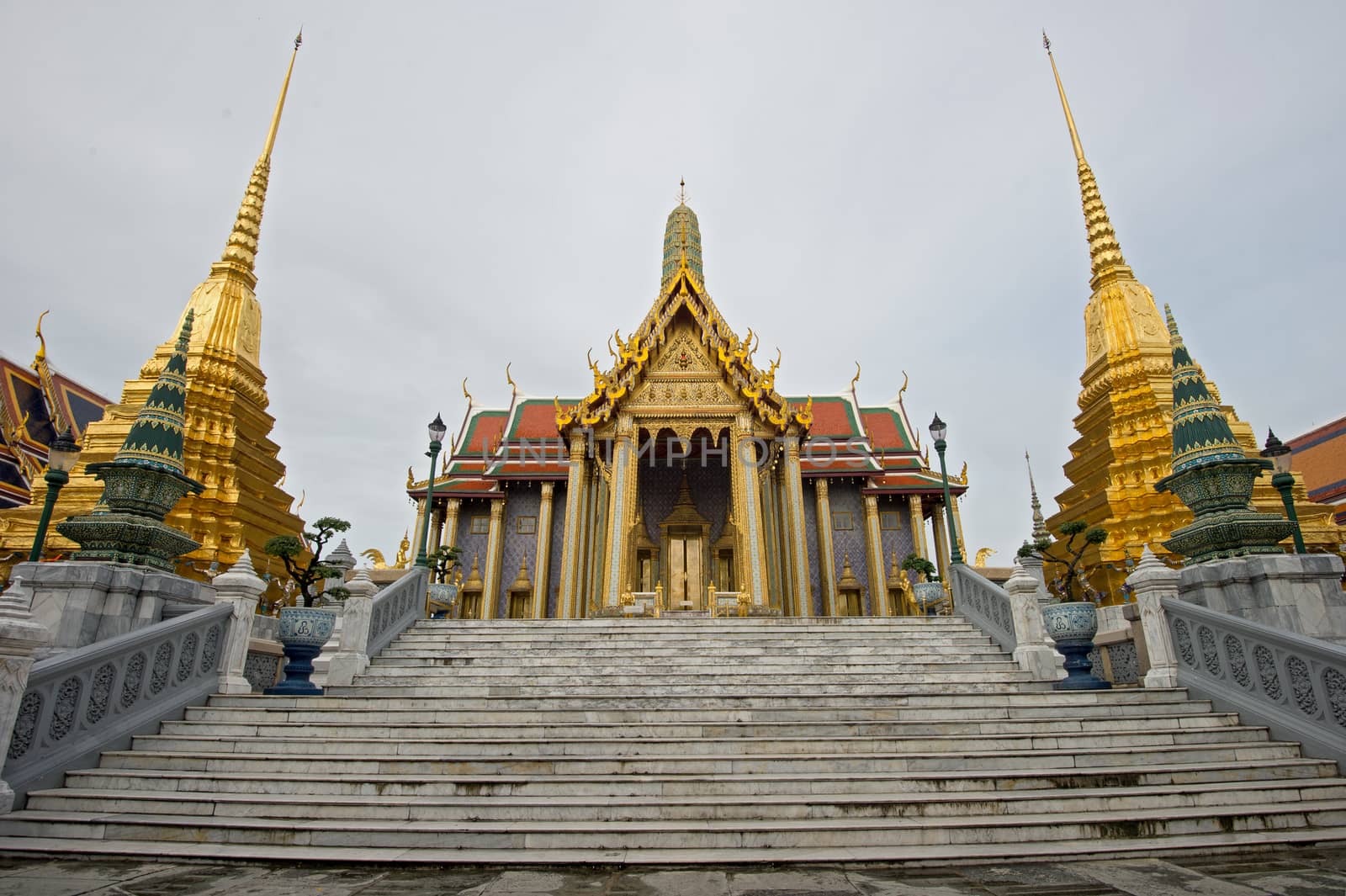 Wat pra kaew Grand palace bangkok by think4photop