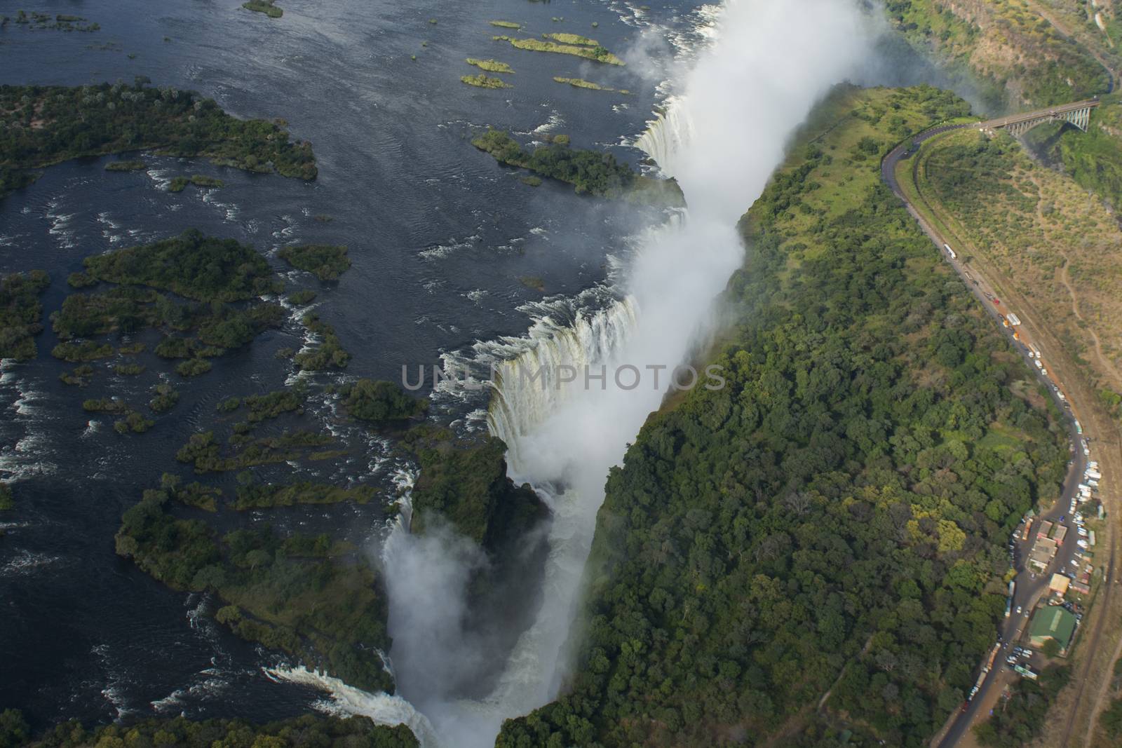 Victoria falls en to the border of the Zimbabwe