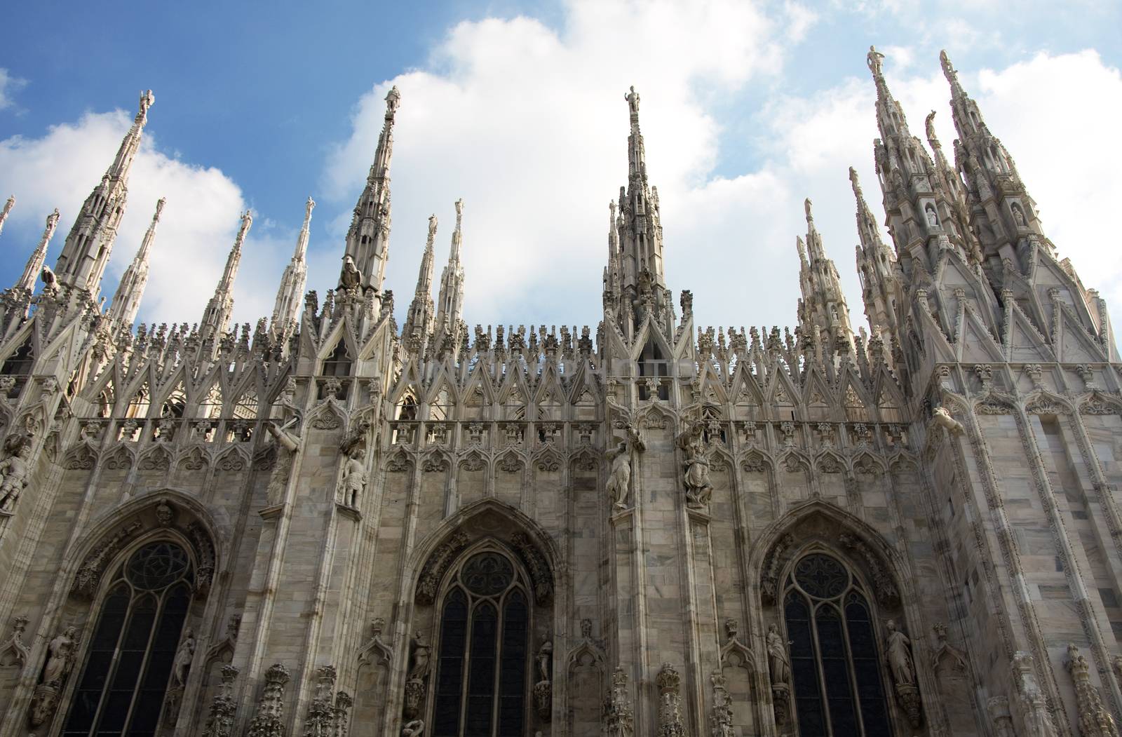 Side view of the cathedral in Milan, Italy by fotoecho