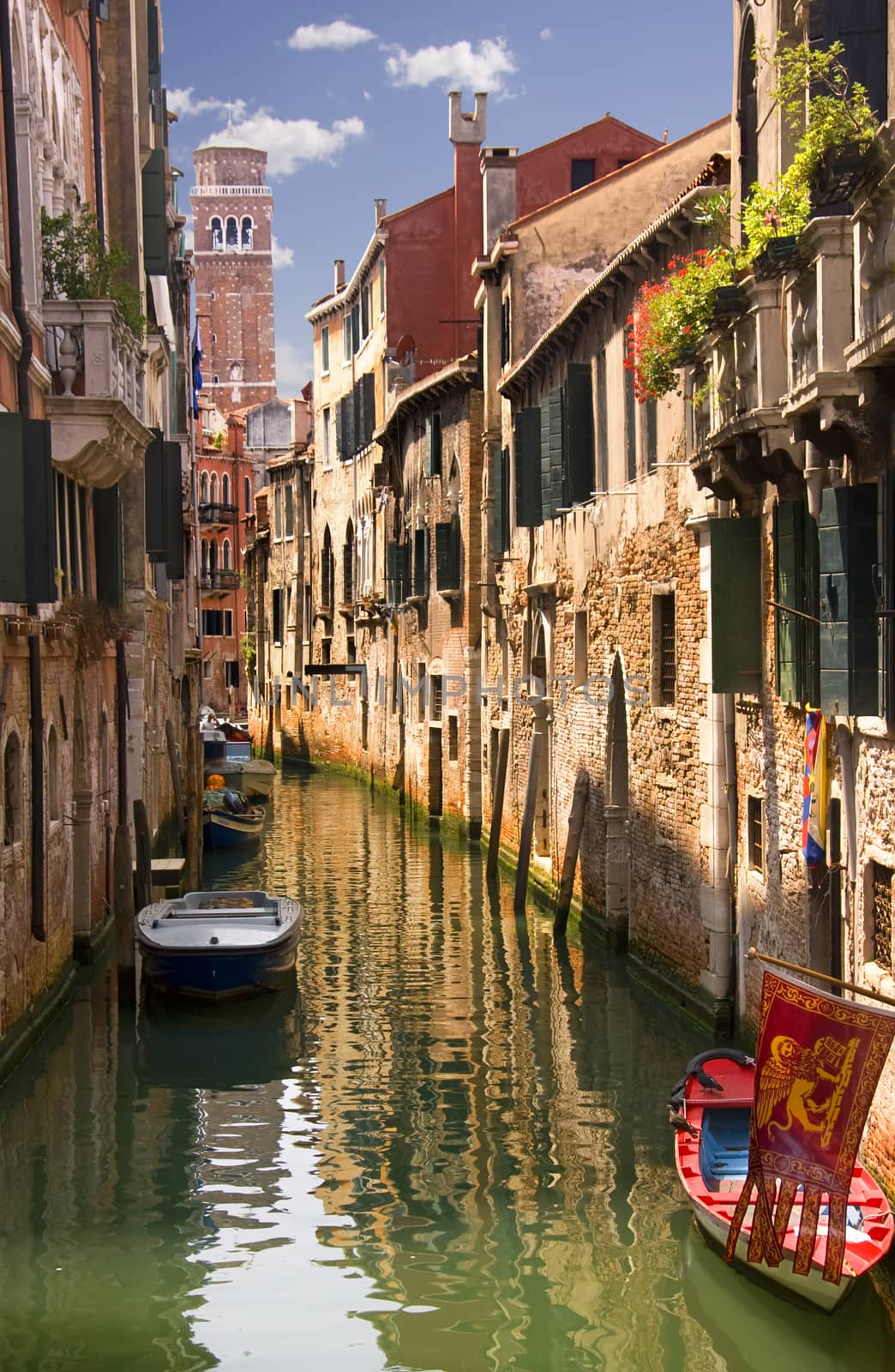 Canals in Venice by fotoecho