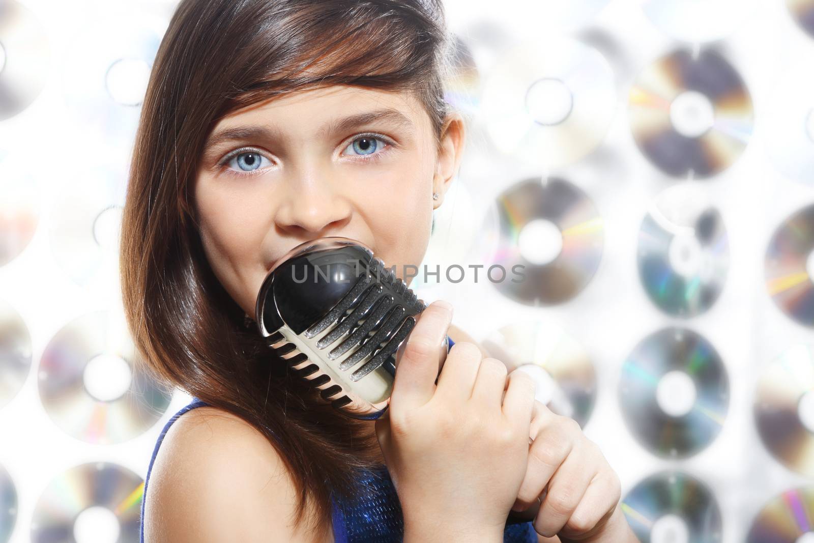 Girl with microphone by robert_przybysz