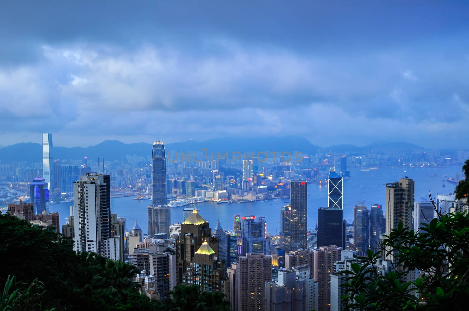 Hong Kong Island from Victoria Peak Park by weltreisendertj