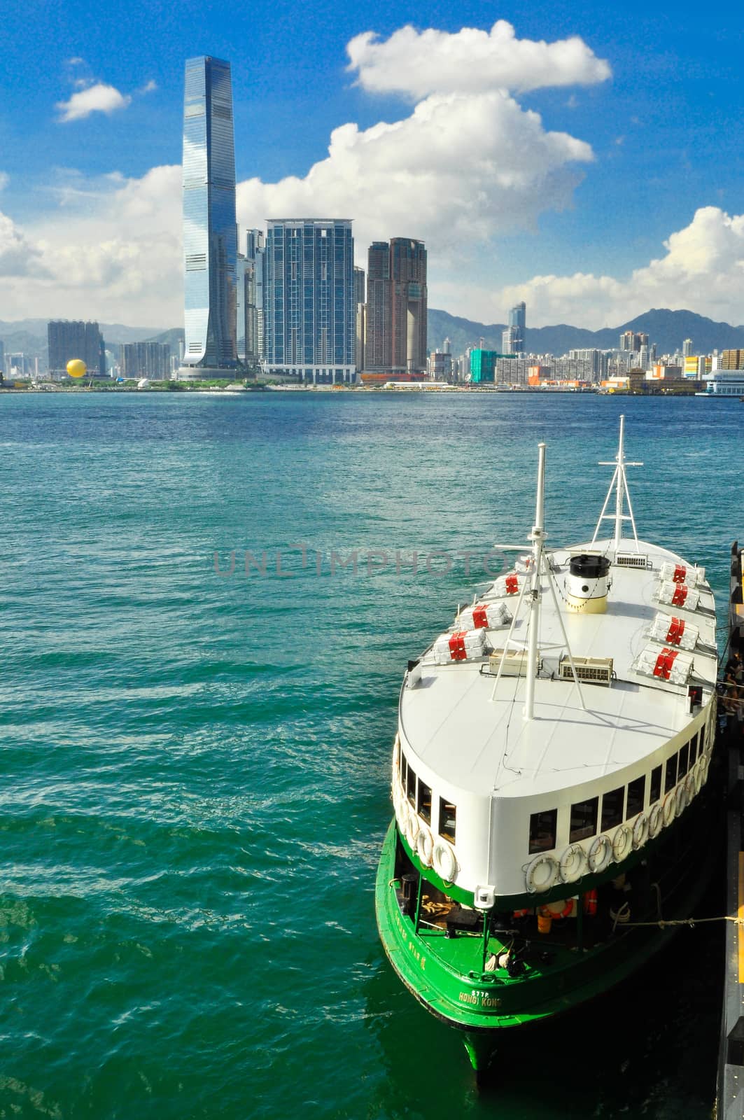 Hong Kong Island ferry by weltreisendertj