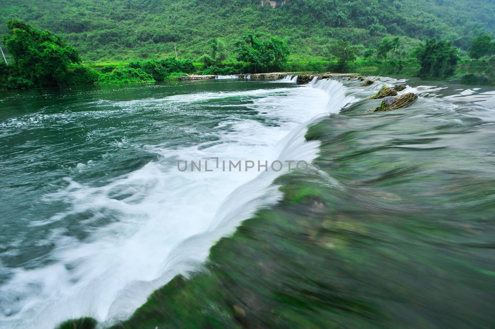 Li river mountain landscape in Yangshuo Guilin by weltreisendertj