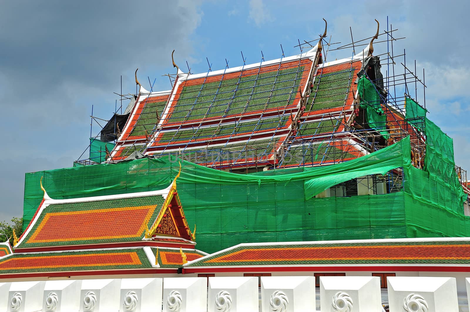 Wat Ratchanatdaram Worawihan underconstruction, Bangkok, Thailan by think4photop