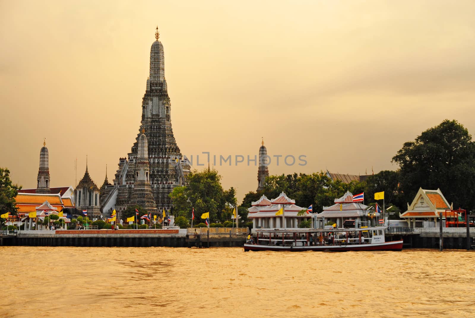 Wat arun in sunset, Bangkok Thailand by think4photop