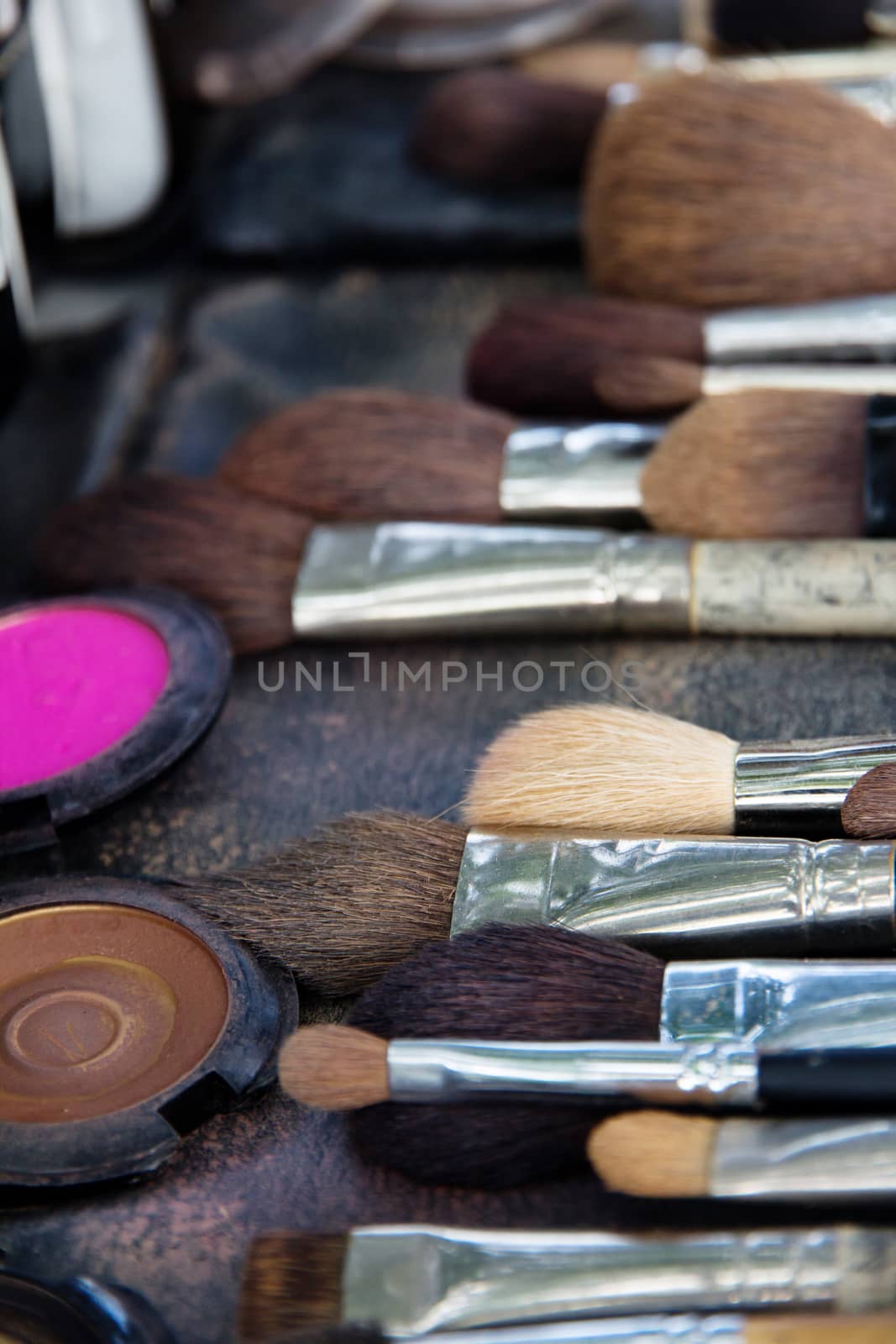 Professional cosmetic brush by ponsulak