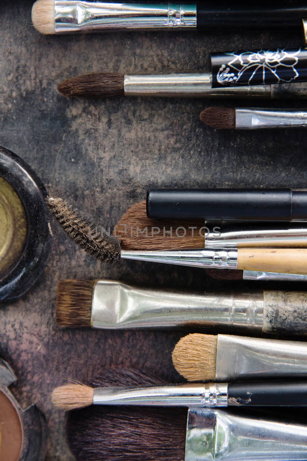 Professional cosmetic brush by ponsulak