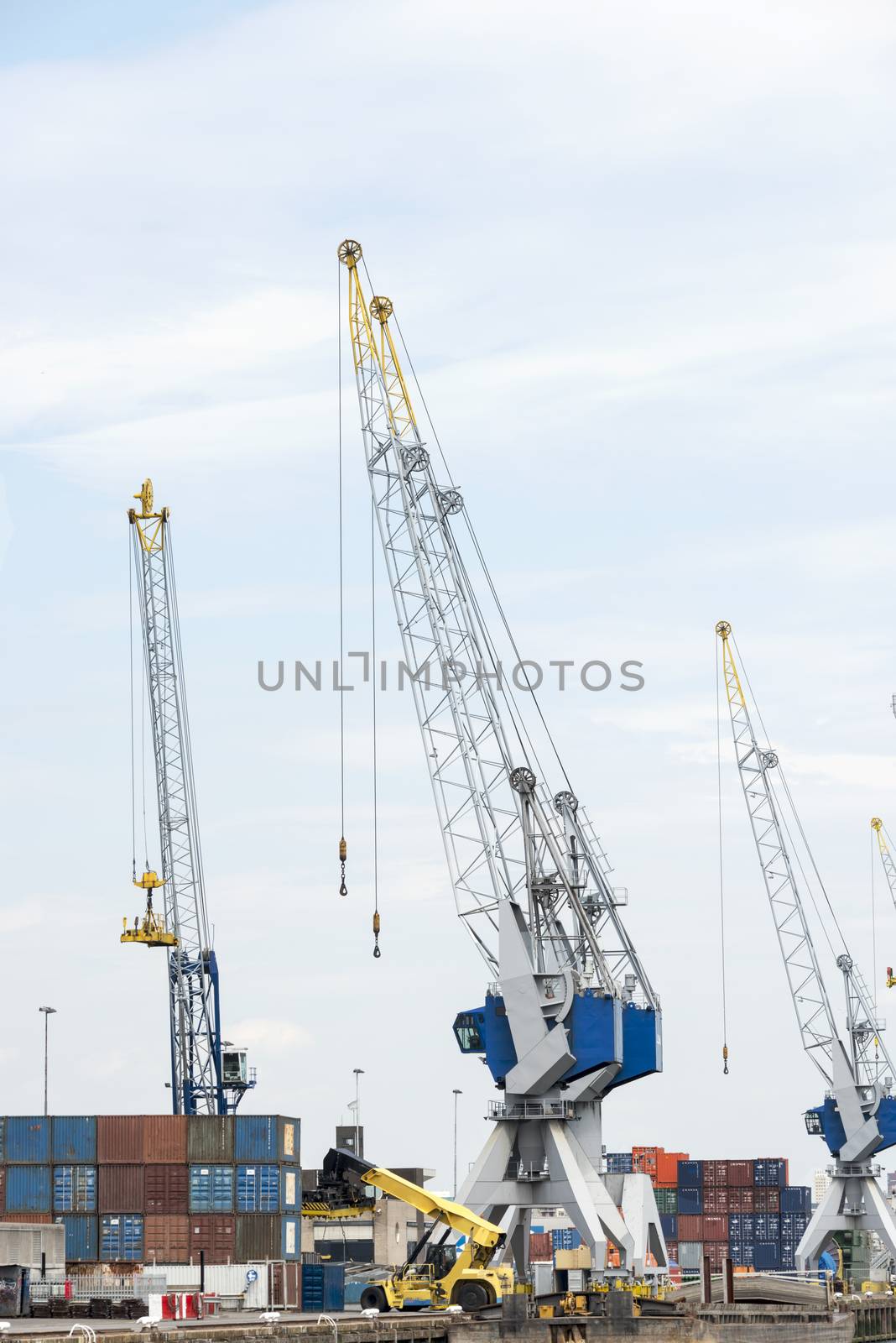 big cranes for transport of containeers in dutch harbor