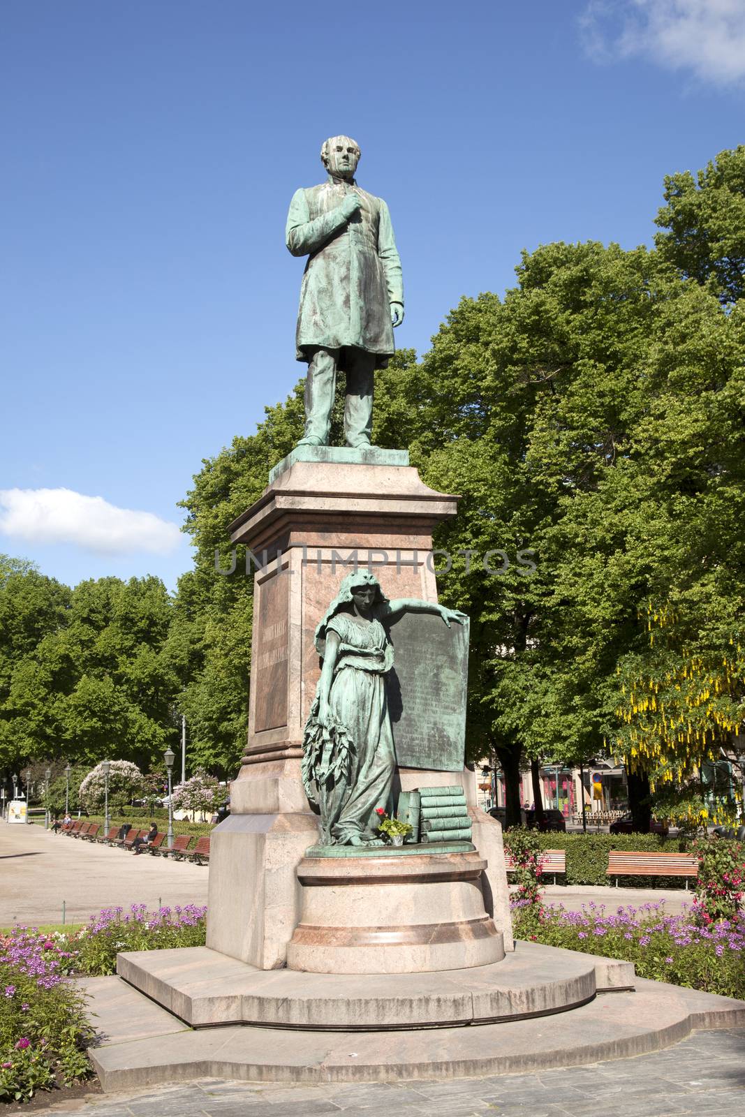 statue of runeberg in Helsinki by ahavelaar
