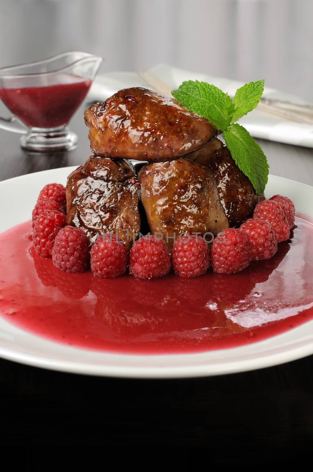 Pieces of chicken liver with raspberry sauce