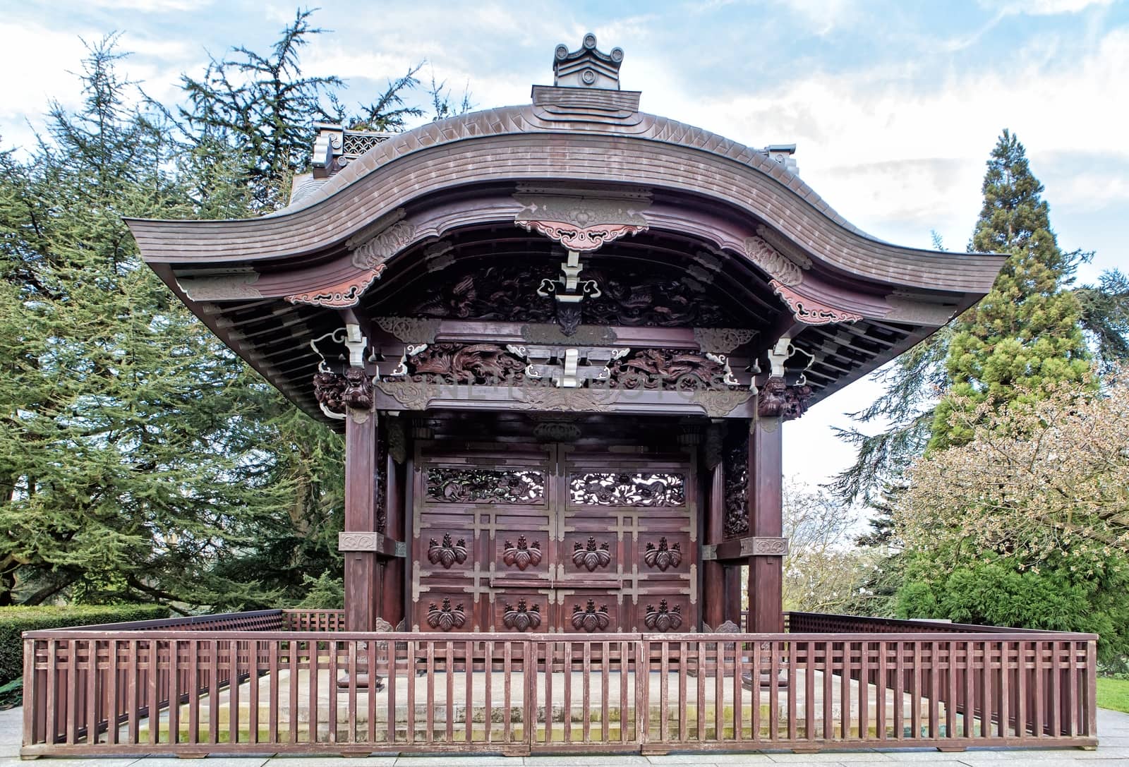 Japanese Gateway in Kew gardens, London by mitakag
