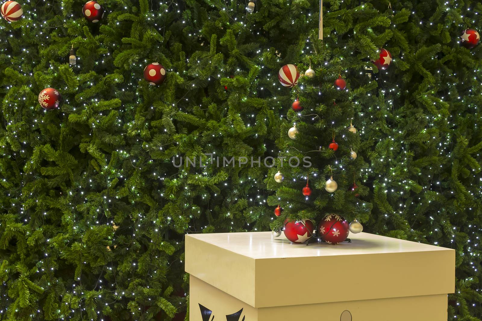 Christmas tree decoration with lights and ball