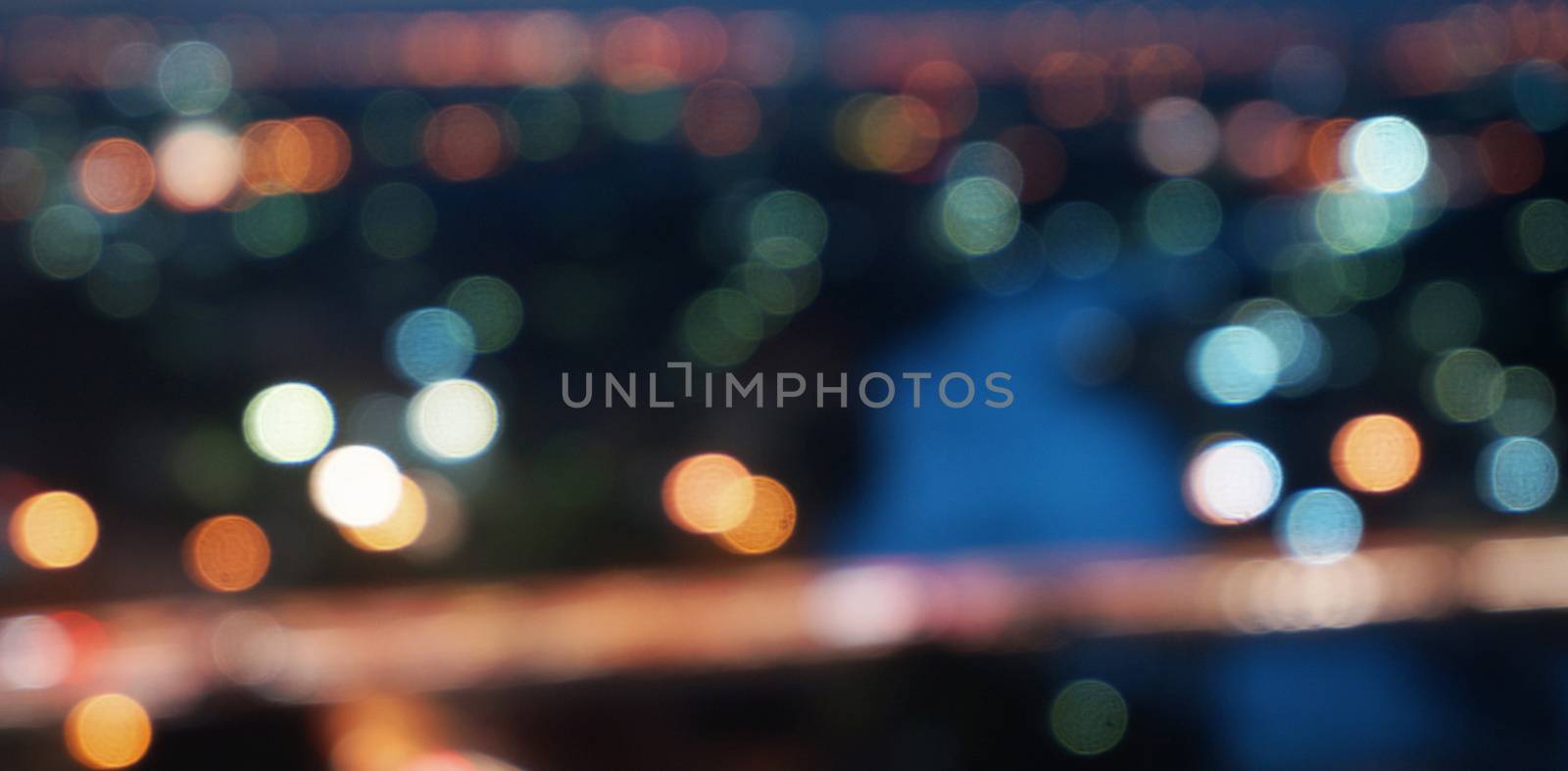 Glitter of light in night by ninun